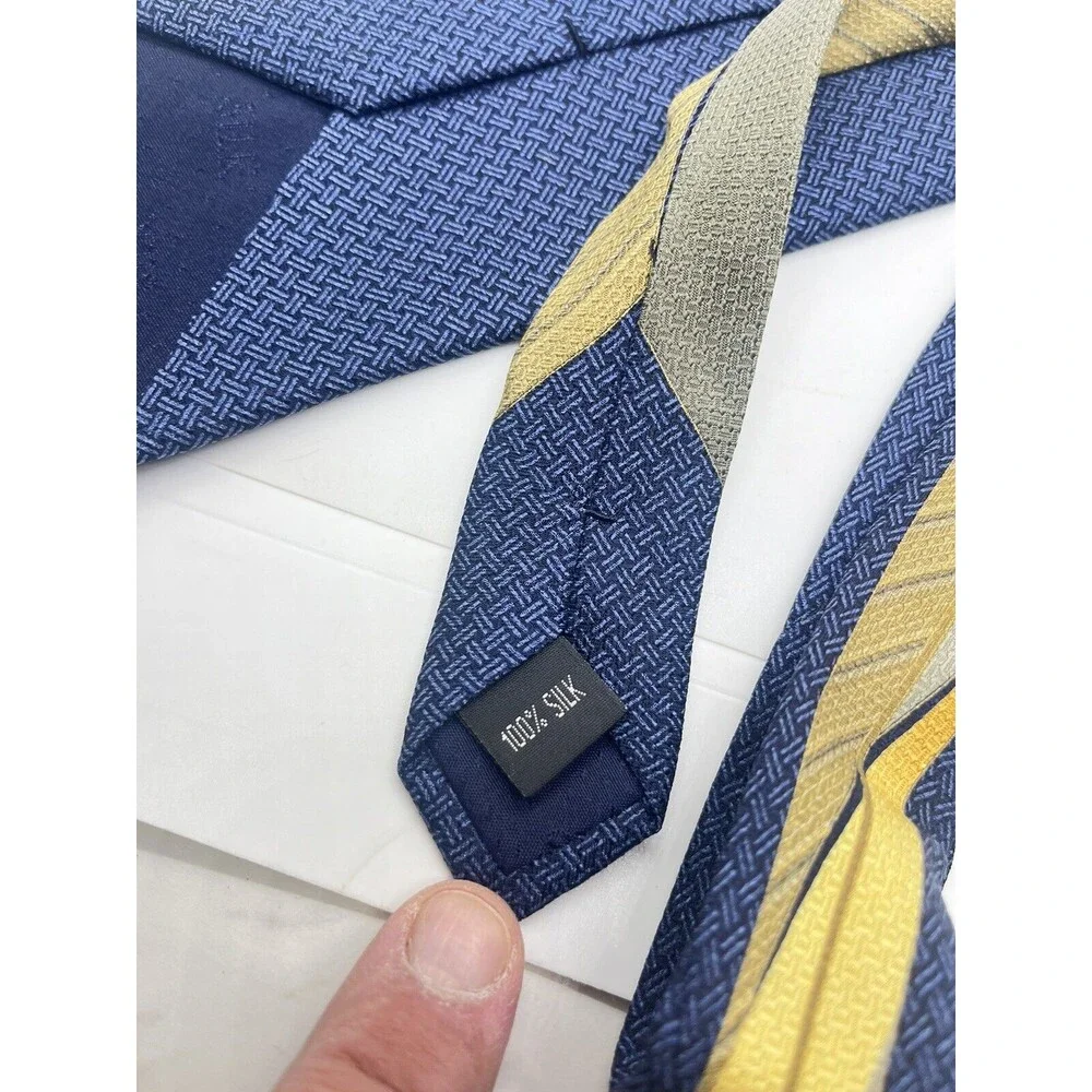 Signori dei Signori Mens Necktie 4x58 Silk Blue Abstract Design High Fashion Tie